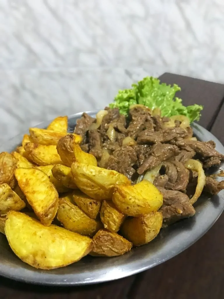 Filé com fritas